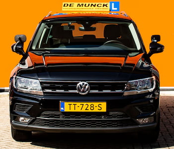 Zwarte volkswagen lesauto